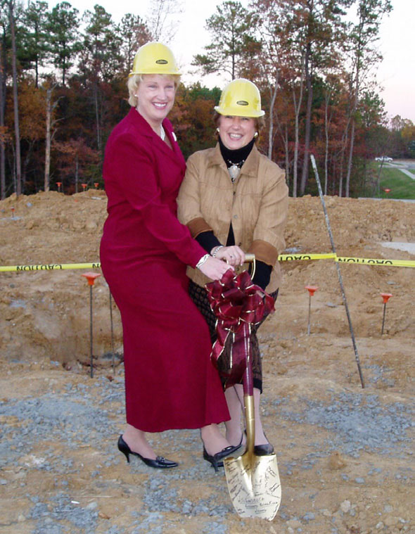Liz and Williamsburg Managing Broker
Elaine Roberto at the new building
groundbreaking ceremony.